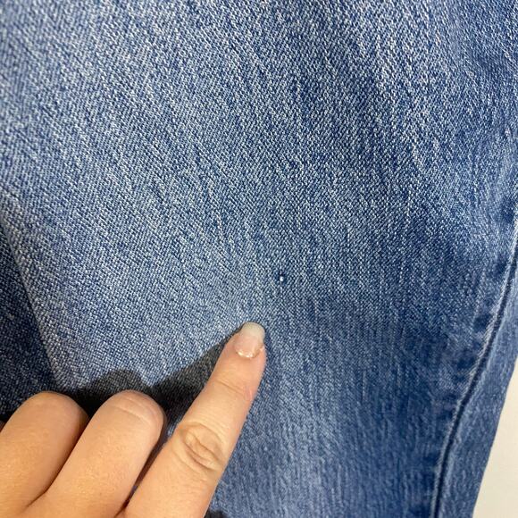 Old Navy Mid-Rise Wow Boyfriend Straight Leg Jeans Medium Wash Denim Sz 16 - Picture 4 of 10